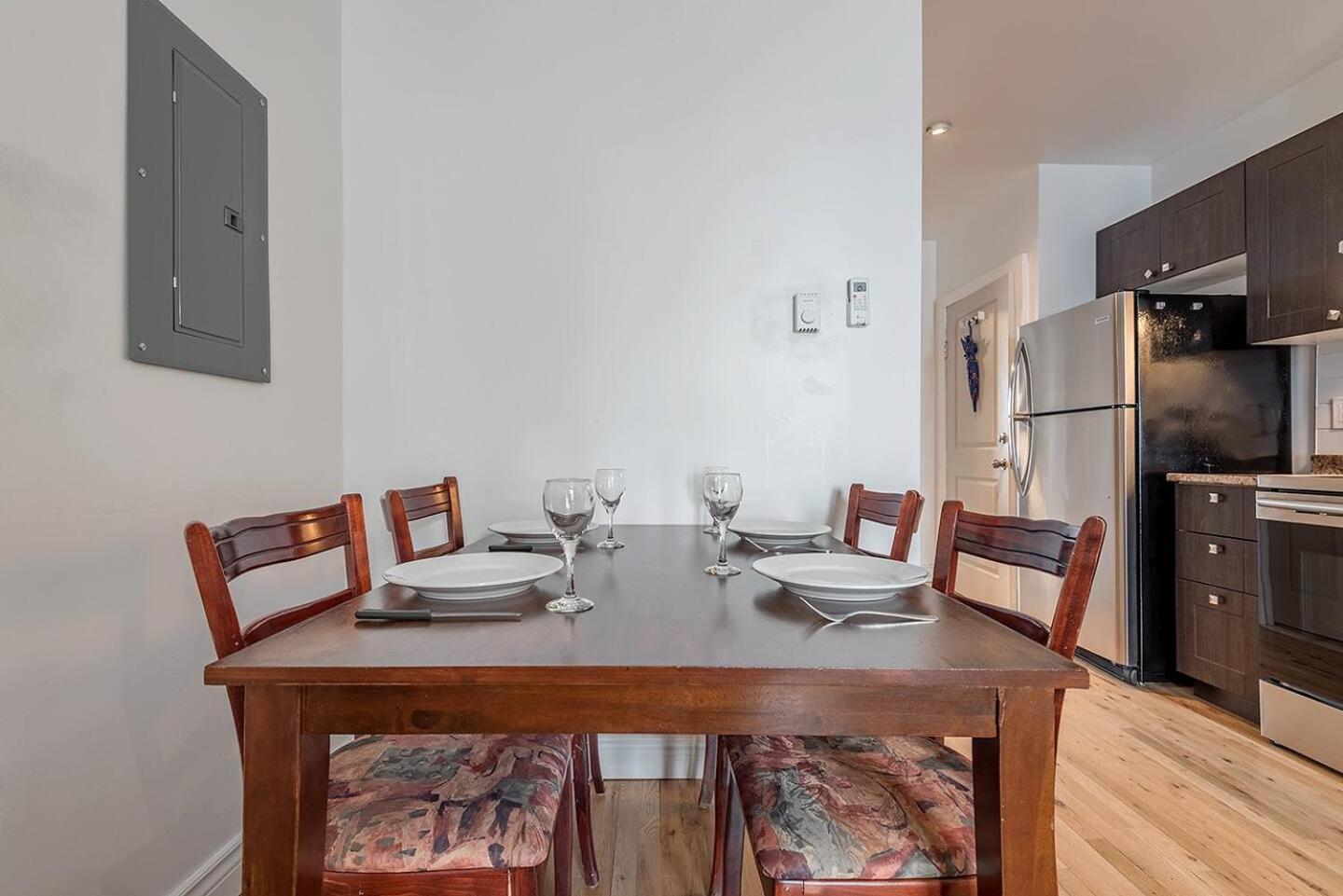 5-star Prime Location - Bright Apartment *